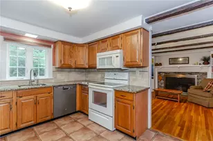 10 Circle Dr, Middletown, RI 02842 - Photo 13