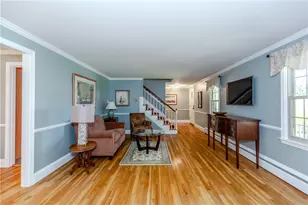 10 Circle Dr, Middletown, RI 02842 - Photo 7