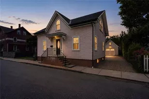 21 Elm St, Newport, RI 02840 - Photo 1