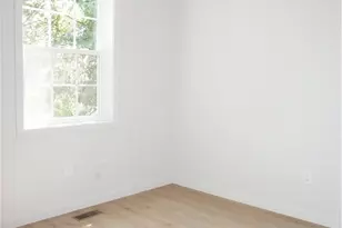13 Benton St, Providence, RI 02909 - Photo 15