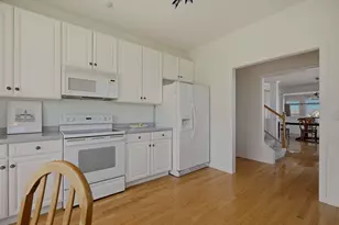 264 Rolling Hill Rd, Portsmouth, RI 02871 - Photo 15