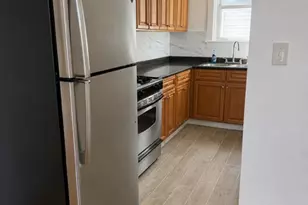 17 Cromwell St, Providence, RI 02907 - Photo 11