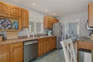 45 Holland St, Newport, RI 02840 - Photo 13