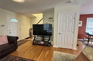 28 Fenner Ave, Newport, RI 02840 - Photo 9