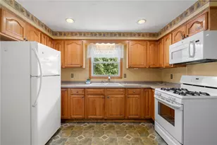 63 Pinecrest Dr, Woonsocket, RI 02895 - Photo 15