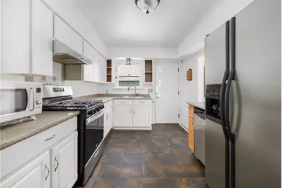 272 Boulevard, Middletown, RI 02842 - Photo 11
