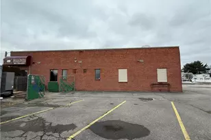 223 Newport Ave, Pawtucket, RI 02861 - Photo 1