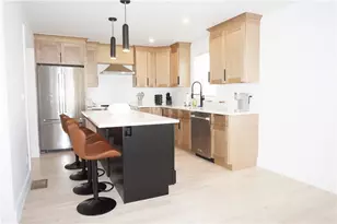 1232 Narragansett Blvd, Cranston, RI 02905 - Photo 7