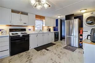 46 Lowell Ave, Pawtucket, RI 02861 - Photo 3