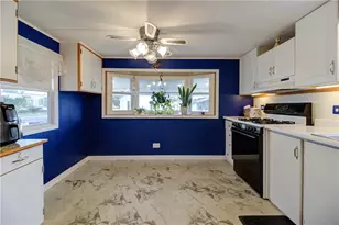 46 Lowell Ave, Pawtucket, RI 02861 - Photo 1