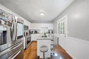 42 Riverview Ave, Pawtucket, RI 02860 - Photo 5