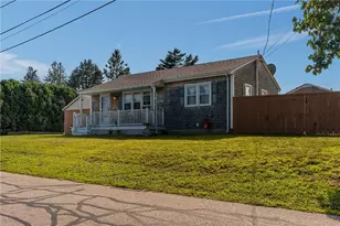7 Thurston Ave, Portsmouth, RI 02871 - Photo 3