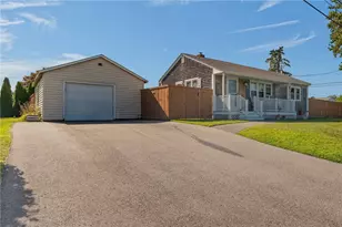 7 Thurston Ave, Portsmouth, RI 02871 - Photo 1