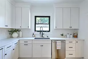 310 Elmgrove Ave, Providence, RI 02906 - Photo 15