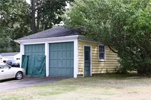 283 W Main Rd, Middletown, RI 02842 - Photo 7