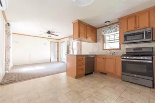979 Toll Gate Rd, Warwick, RI 02886 - Photo 5