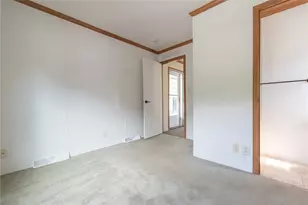 979 Toll Gate Rd, Warwick, RI 02886 - Photo 9