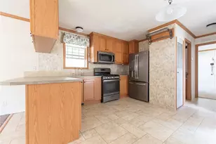 979 Toll Gate Rd, Warwick, RI 02886 - Photo 3