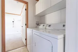 979 Toll Gate Rd, Warwick, RI 02886 - Photo 17