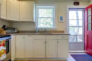 70 Carroll Ave, Newport, RI 02840 - Photo 5