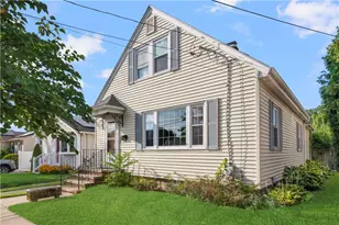 135 Sandringham Ave, Providence, RI 02908 - Photo 3