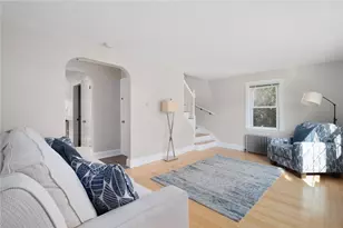 135 Sandringham Ave, Providence, RI 02908 - Photo 9
