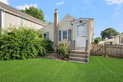 135 Sandringham Avenue, Providence, RI 02908 - Photo 27