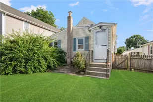135 Sandringham Ave, Providence, RI 02908 - Photo 27