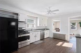 135 Sandringham Ave, Providence, RI 02908 - Photo 11