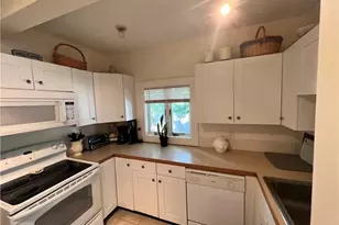 28 Calvert St, Newport, RI 02840 - Photo 13