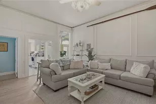 46 Chastellux Ave, Newport, RI 02840 - Photo 5
