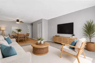 752 Quaker Ln, Warwick, RI 02818 - Photo 7