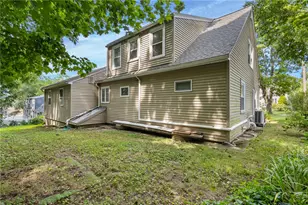 9 Country Pkwy, North Providence, RI 02911 - Photo 37
