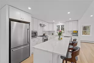 9 Country Pkwy, North Providence, RI 02911 - Photo 7