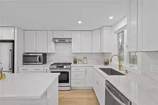 9 Country Pkwy, North Providence, RI 02911 - Photo 7