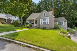 9 Country Pkwy, North Providence, RI 02911 - Photo 3