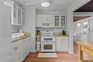 17 Warren Ave, Middletown, RI 02842 - Photo 9