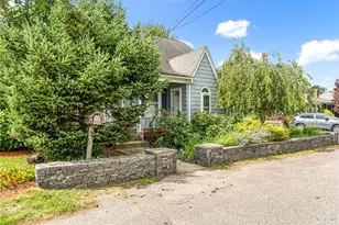 32 Benbridge Ave, Warwick, RI 02888 - Photo 3
