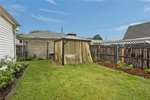 402 Webster Ave, Cranston, RI 02920 - Photo 23