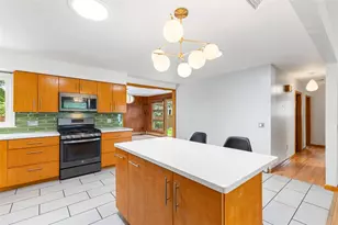 2 Wardlaw Ct, Providence, RI 02908 - Photo 9