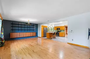2 Wardlaw Ct, Providence, RI 02908 - Photo 5