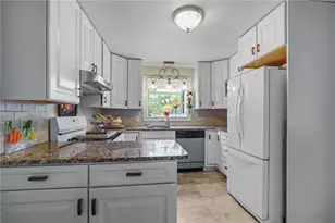 4 Melbourne Dr, Narragansett, RI 02882 - Photo 9