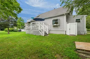 4 Melbourne Dr, Narragansett, RI 02882 - Photo 3