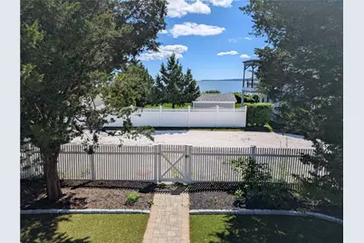 543 Park Avenue, Portsmouth, RI 02871 - Photo 1