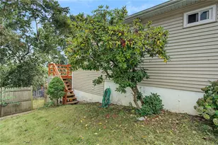 29 Stillwater Ave, Providence, RI 02908 - Photo 39