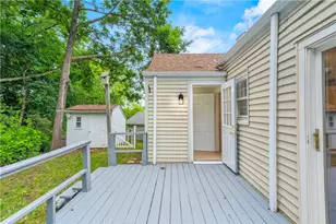 110 Ausdale Rd, Cranston, RI 02910 - Photo 27