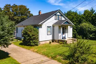 222 Peckham Ave, Middletown, RI 02842 - Photo 27