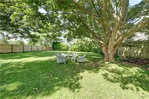 222 Peckham Ave, Middletown, RI 02842 - Photo 7
