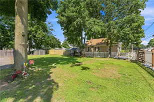 353 Smithfield Ave, Pawtucket, RI 02860 - Photo 19