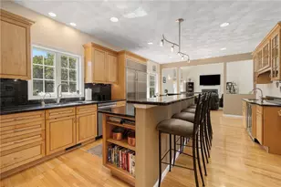 15 W Bluebird Ln, Cranston, RI 02921 - Photo 9
